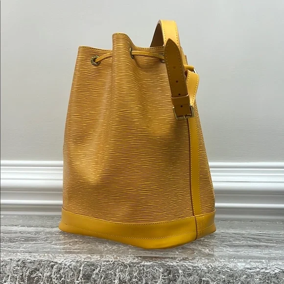 Louis Vuitton Yellow Epi Leather Bucket Shoulder Bag - Picture 6 of 16